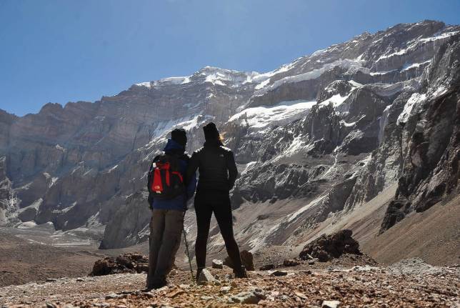 1000dias em Plaza Francia, em frente à mítica parede sul do Aconcágua, a 4.300 metros de altitude (Parque Provincial Aconcágua, região de Mendoza, no oeste da Argentina)